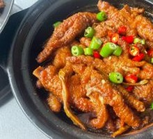 Braised Chicken Feet in Clay Pot