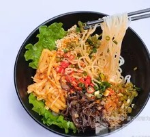 Dry-Mixed Luosifen Noodles