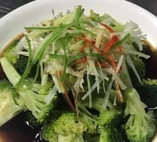 Steamed Broccoli with Soy Sauce