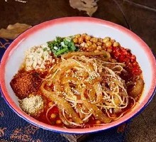 Intertwined Hot Pot Noodles