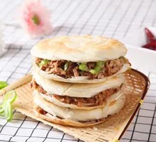 Braised Beef Tendon and Meat in Flatbread