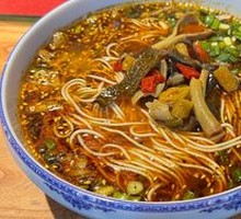 Sichuan-style Pepper Chicken Offal Noodles