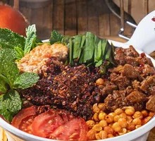 Spicy Tomato Braised Pork Rice Noodles