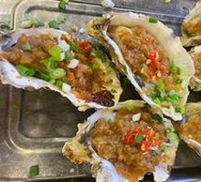 Freshly Shucked Medium Oysters