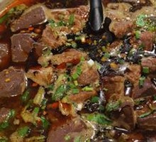 Stewed Pork Intestine and Blood Curd in Clay Pot