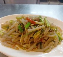 Pickled Radish Stir-fried Tuhu Mushroom Noodles