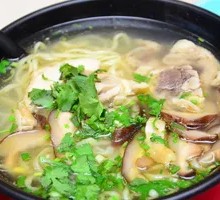 Stewed Chicken Noodles with Mushrooms