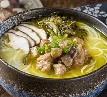Sliced Chicken and Mushroom Noodle Soup in Red Broth