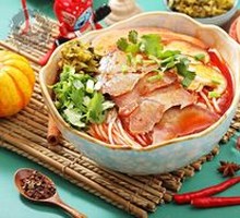 Spicy Beef Rice Noodles in Red Soup
