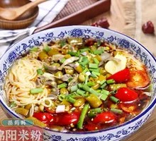Pork Bone and Chicken Offal Rice Noodles with Pickled Chili