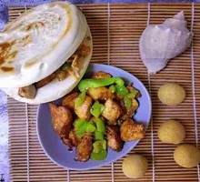 Green Pepper Chicken Baozi