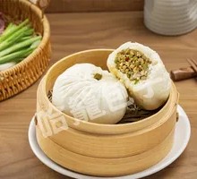 Pickled Yardlong Bean Pork Buns