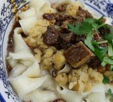 Pea and Beef Sauce Knife-Cut Noodles