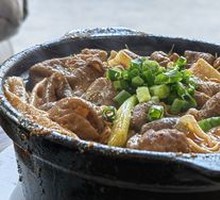 Braised Pork Intestines in Clay Pot