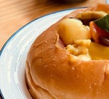 Yellow Curry Chicken with Bread