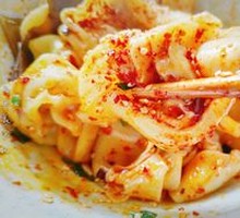 Spicy Chili Noodles with Dumplings