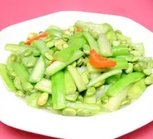 Stir-fried Loofah with Green Peas