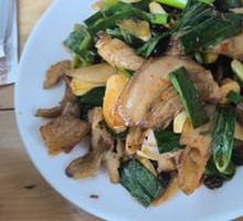 Stir-fried Pork with Garlic Shoots