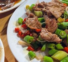Stir-Fried Beef with Yellow Onion