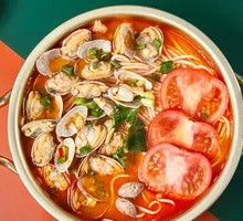 Tom Yum Mee with Clams