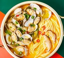 Super Hit Sour and Spicy Golden Broth Clam Noodles