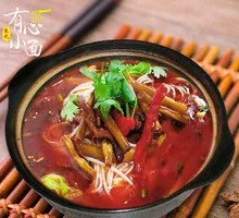 Special Clay Pot Chicken Offal Rice Noodles