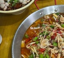 Fresh Frog with Young Ginger in Hot Pot