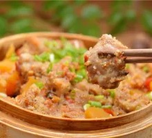 Steamed Pork Intestines with Rice Flour