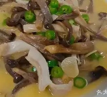 Braised Pig's Trotter with Deer Antler Mushrooms