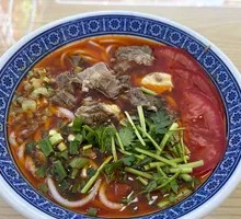 Large Beef Tomato Sour Soup Rice Noodles