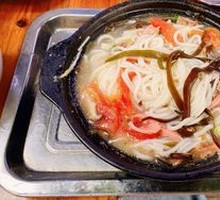 Three Delicacies Hot Pot Rice Noodles
