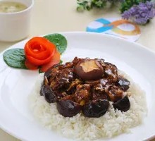 Sliced Chicken with Mushrooms Rice Bowl