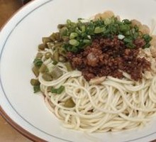 Special Broad Noodles with Pea and Pork Sauce