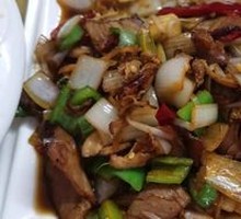 Onion Stir-fried with Smoked Meat