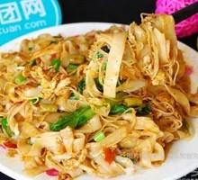 Braised Beef Tendon with Rice Noodles