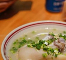 Old Table King Pig Trotter