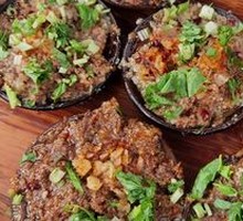 Fatty Brother's Steamed Beef with Rice Flour in Flatbread