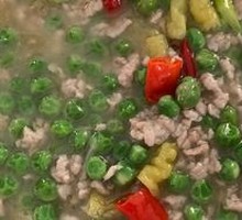 Minced Pork with Peas