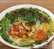 Pork Bone Soup with Pickled Cabbage, Pork Intestines and Rice Noodles