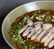 Taizhou Tofu Noodle with Clams