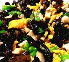 Spicy Black Fungus with Chili