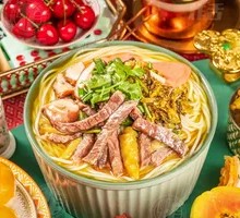 Golden Armor Pickled Pepper Beef Rice Noodles