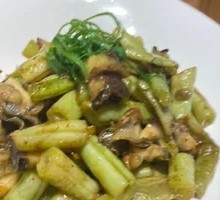 String Beans Stir-fried with Snail Heads