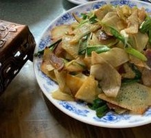 Stir-Fried Tofu Noodles with Garlic