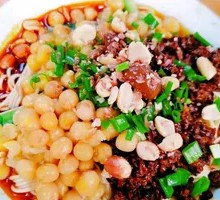 Dry-braised Spicy Noodles with Peas and Pork