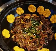 Stewed Pork Spine in Iron Pot