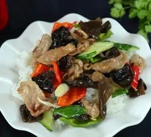 Wood Ear Mushroom and Pork Rice Bowl