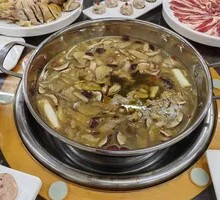 Wild Mushroom Hot Pot