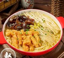 Golden Soup Crispy Pork Rice Noodles