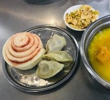 Flower-shaped steamed bun